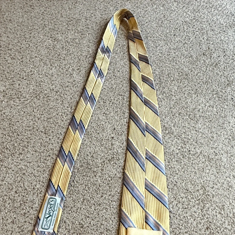 Allea Milano Yellow and Gray Striped Tie